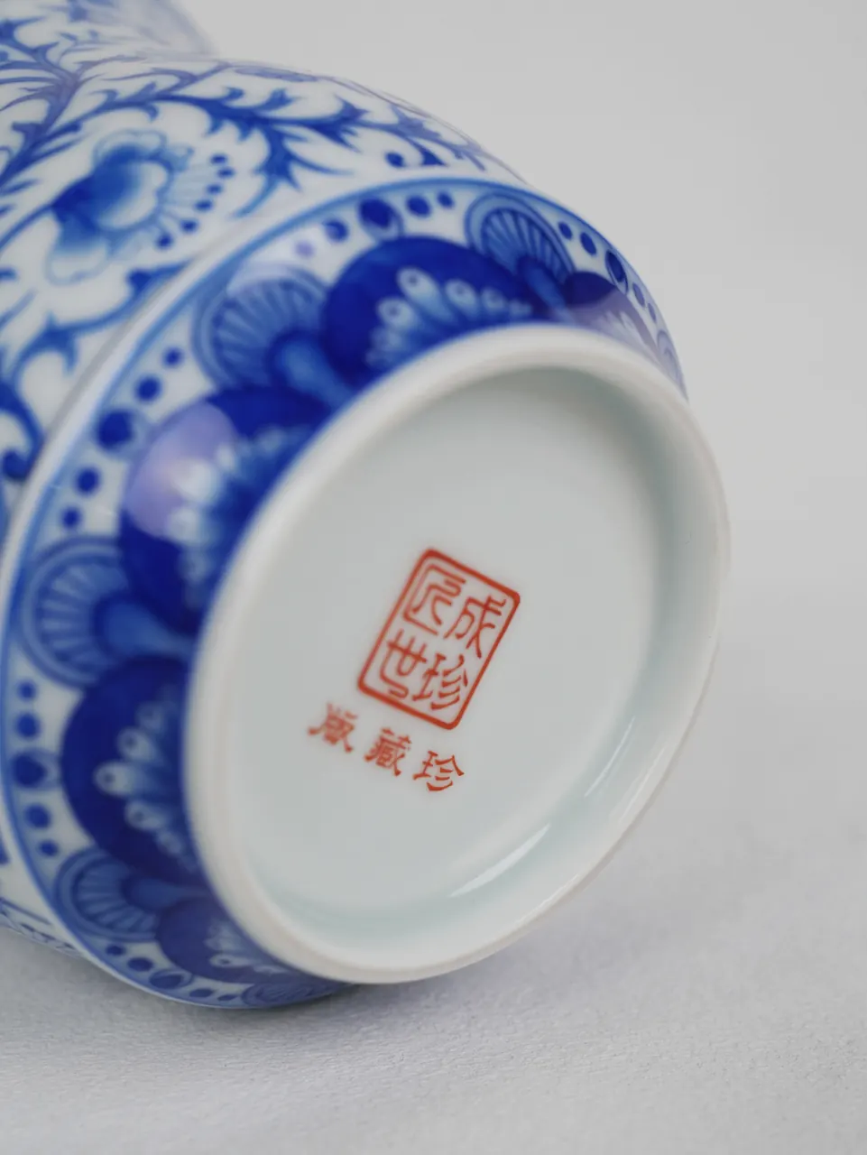 Object mark recorded on the base of the porcelain work