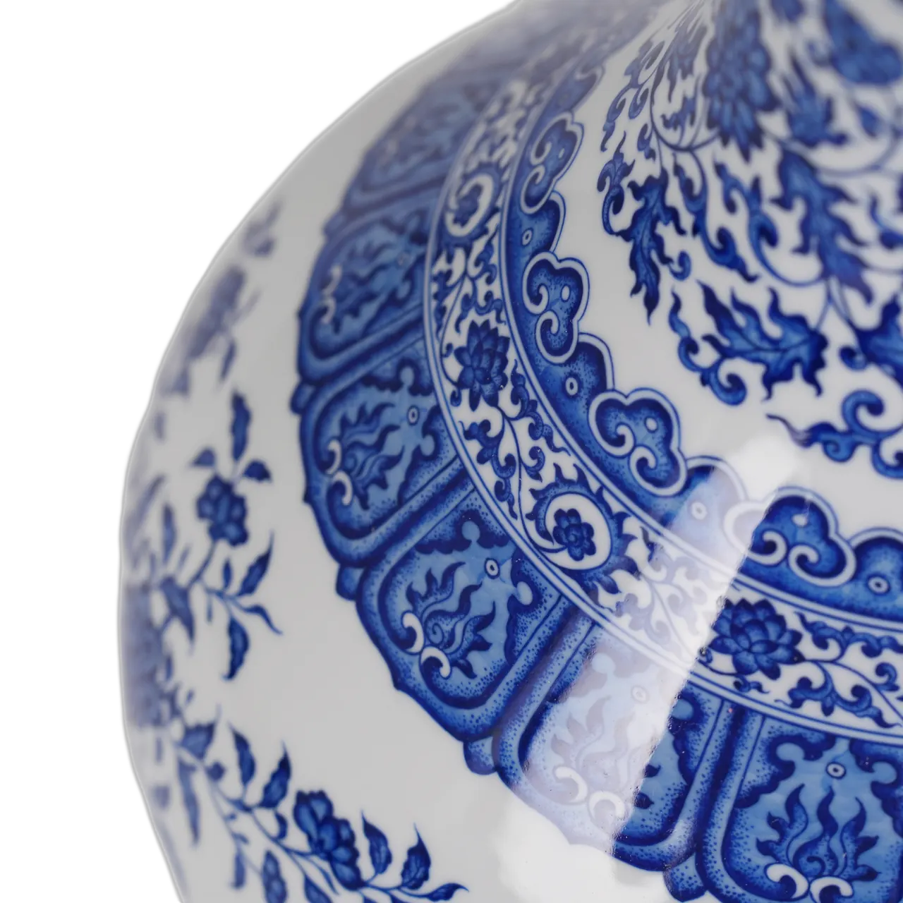 Oblique close view of the vase shoulder decoration