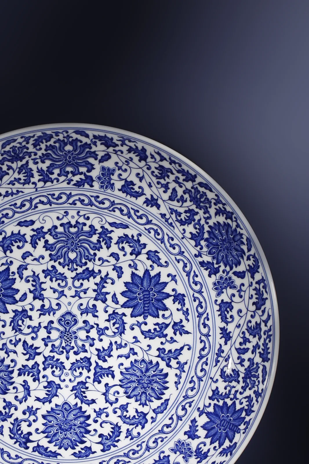 Close view of the blue-and-white scroll decoration