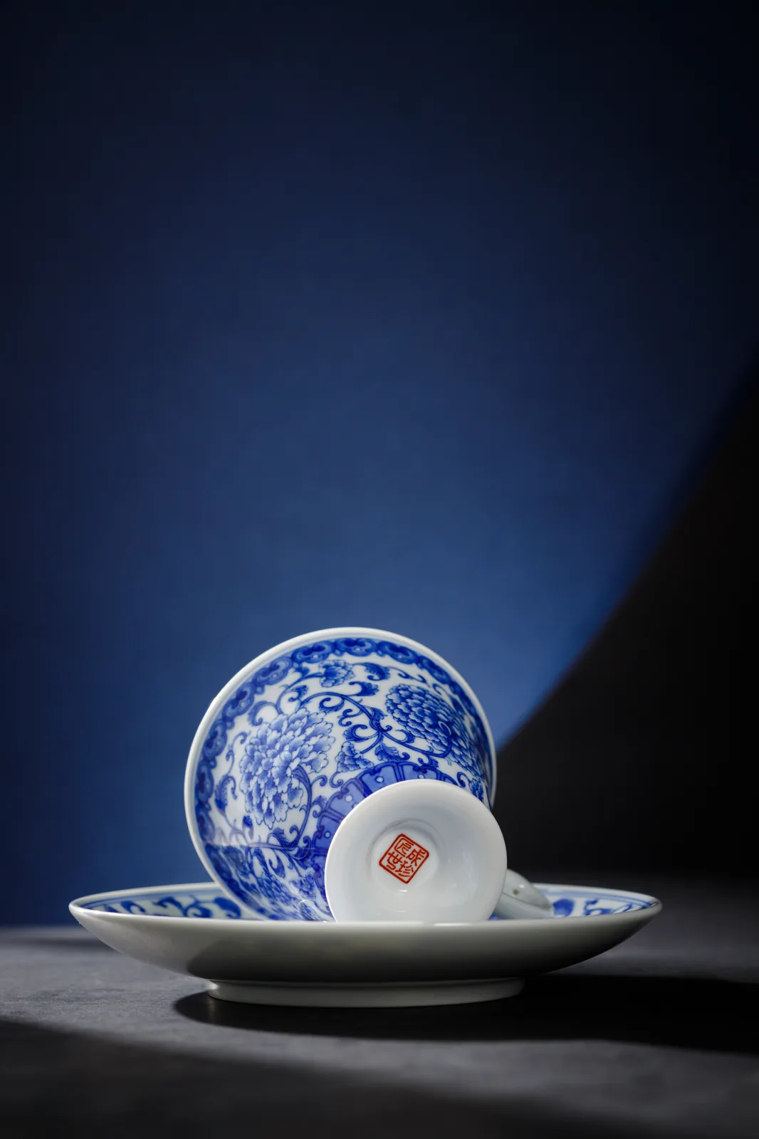 Object mark on the underside of the Peony Scroll Cup